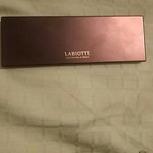 Labiotte wine eyeshadow